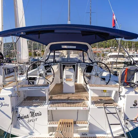 船上ホテル Beneteau Oceanis 38.1.- Anima Maris I スプリト