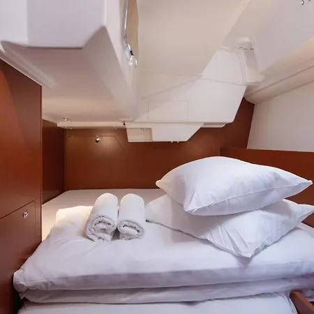 Beneteau Oceanis 38.1.- Anima Maris I 船上ホテル