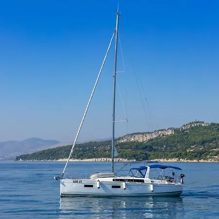 Beneteau Oceanis 38.1.- Anima Maris I 船上ホテル スプリト