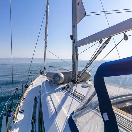 Beneteau Oceanis 38.1.- Anima Maris I 船上ホテル