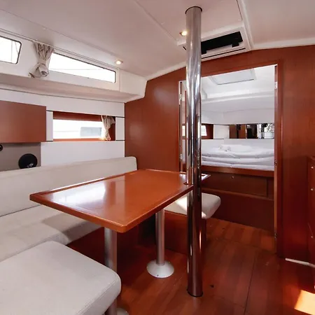 船上ホテル Beneteau Oceanis 38.1.- Anima Maris I